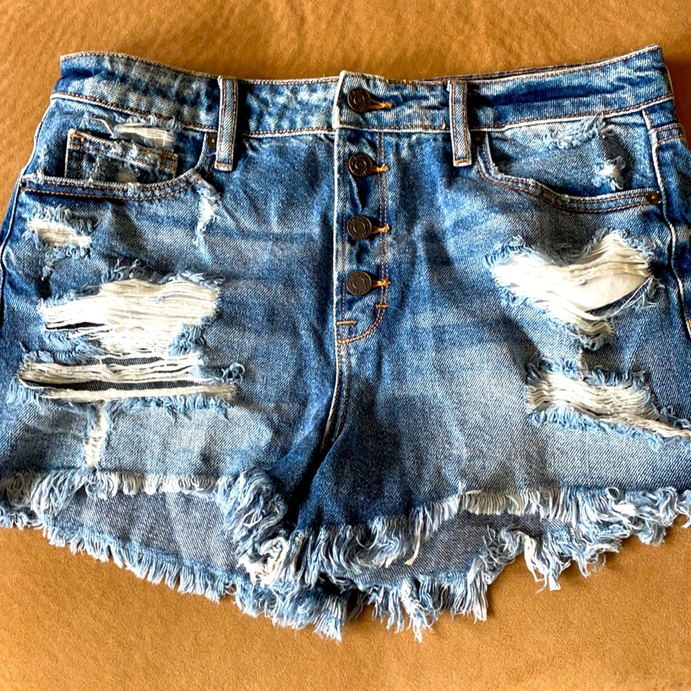 Never worn hidden high waist Jean shorts.